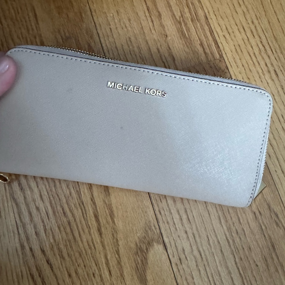 Michael Kors Cream Wallet pebbled leather - Picture 16 of 16